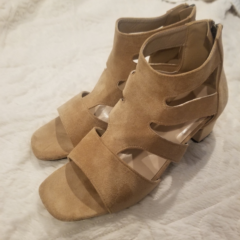 Shoes - Picture 2 of 4